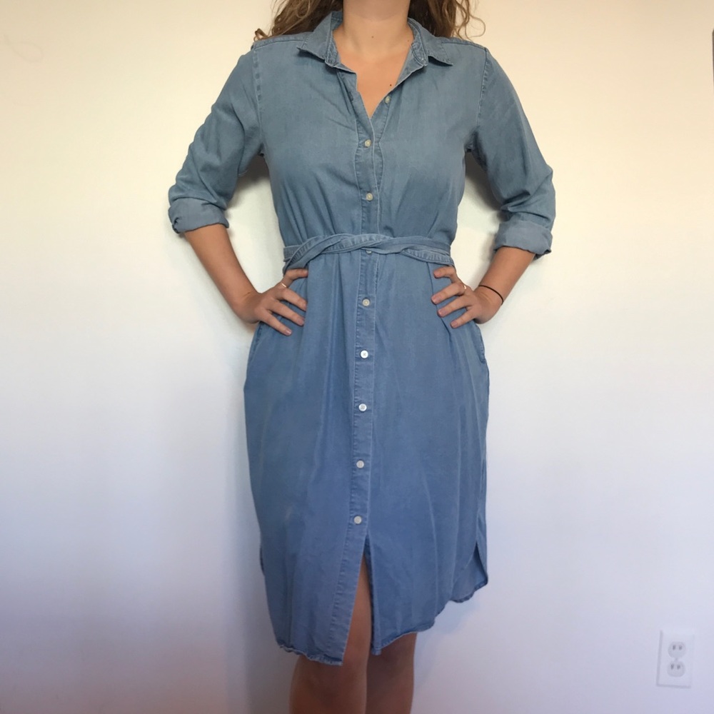 Gap Denim Dress with pockets!!